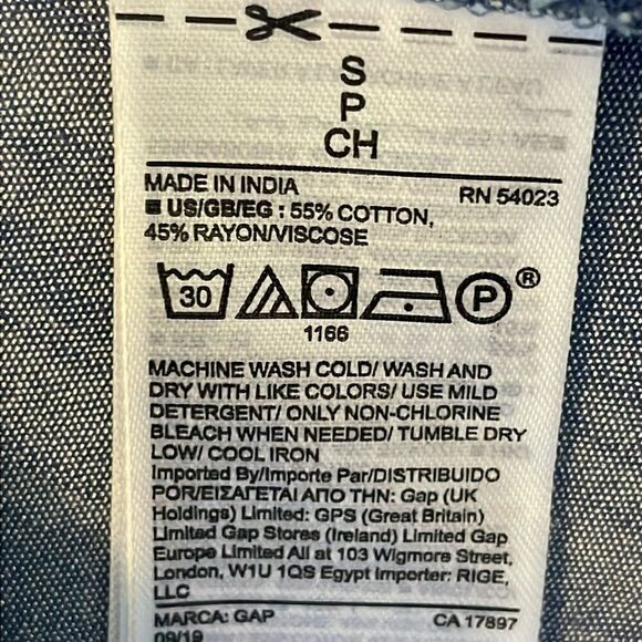 Classic Gap Chambray Button Up Shirt - Picture 5 of 5